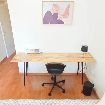 1a & Business In The Center! Διαμέρισμα *