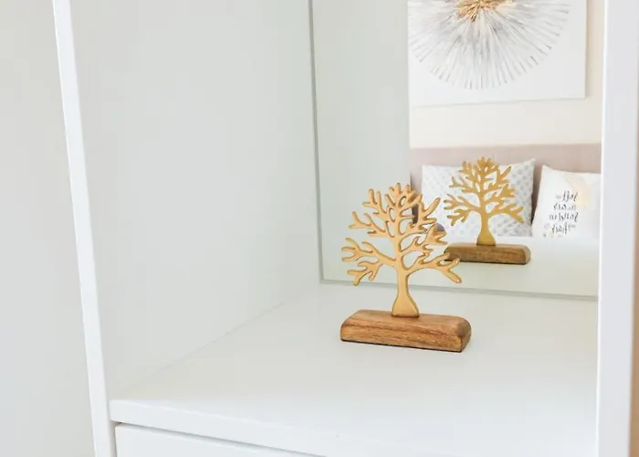 1a & Business In The Center! לרנקה